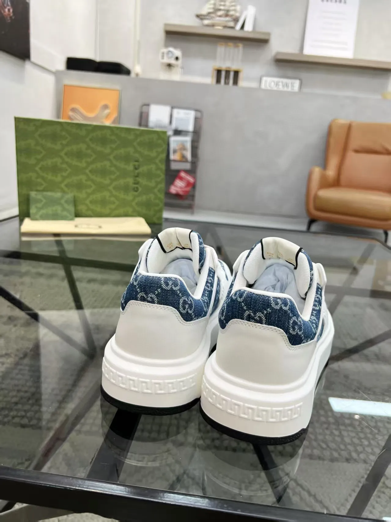 Factory price: 460💰Gucci new men's shoes GUCCI [Lightning] latest shoes are shipped. Original quality, fashionable, made of special materials, sheepskin lining, brand new packaging. The foot feels super comfortable and the workmanship is impeccable. Size: 38-44, customized 45